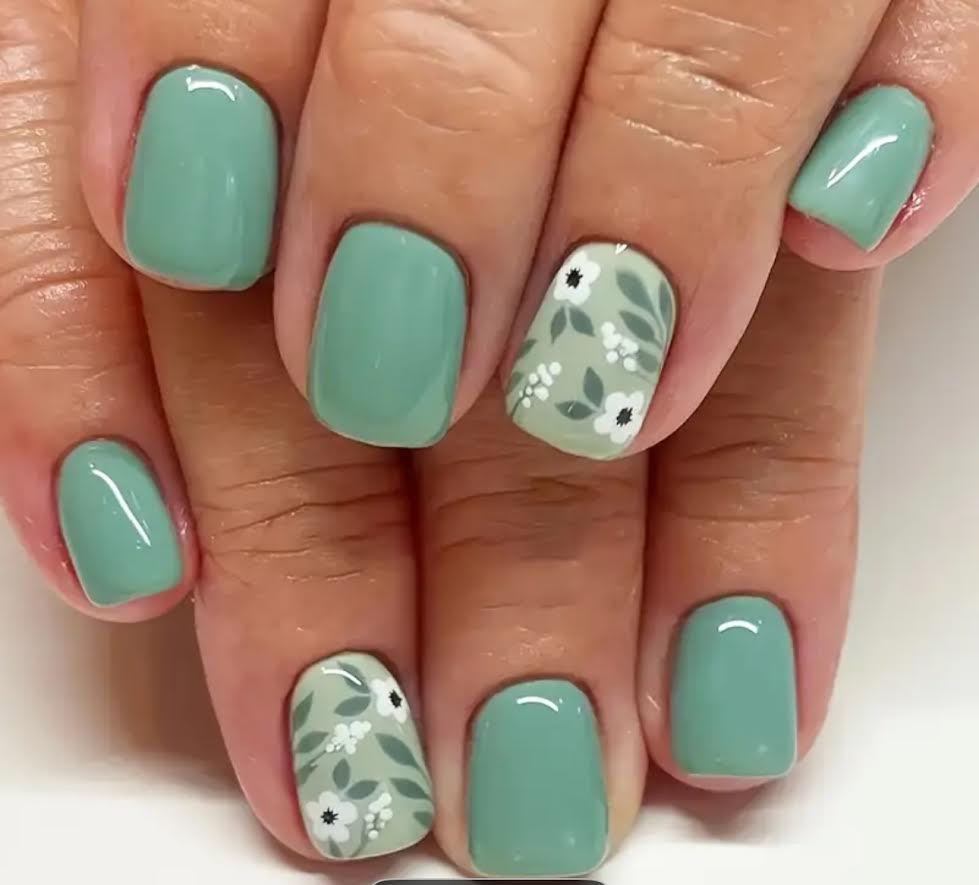 MINT AND FLORAL FAKE NAILS