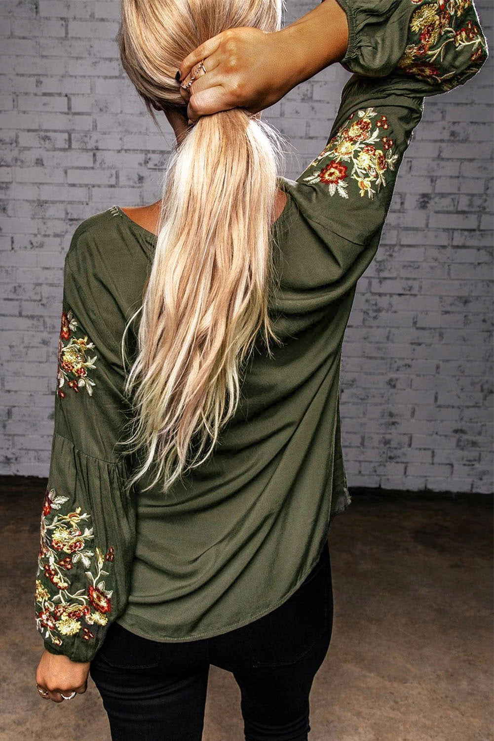 Green Floral Embroidery Long Sleeve Top Item NO.: 2014