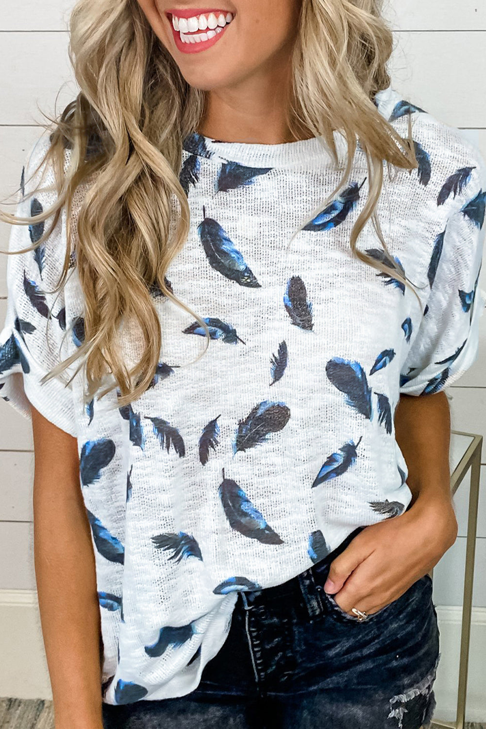 White Feather Print Short Sleeve Tee Item NO.: 5077