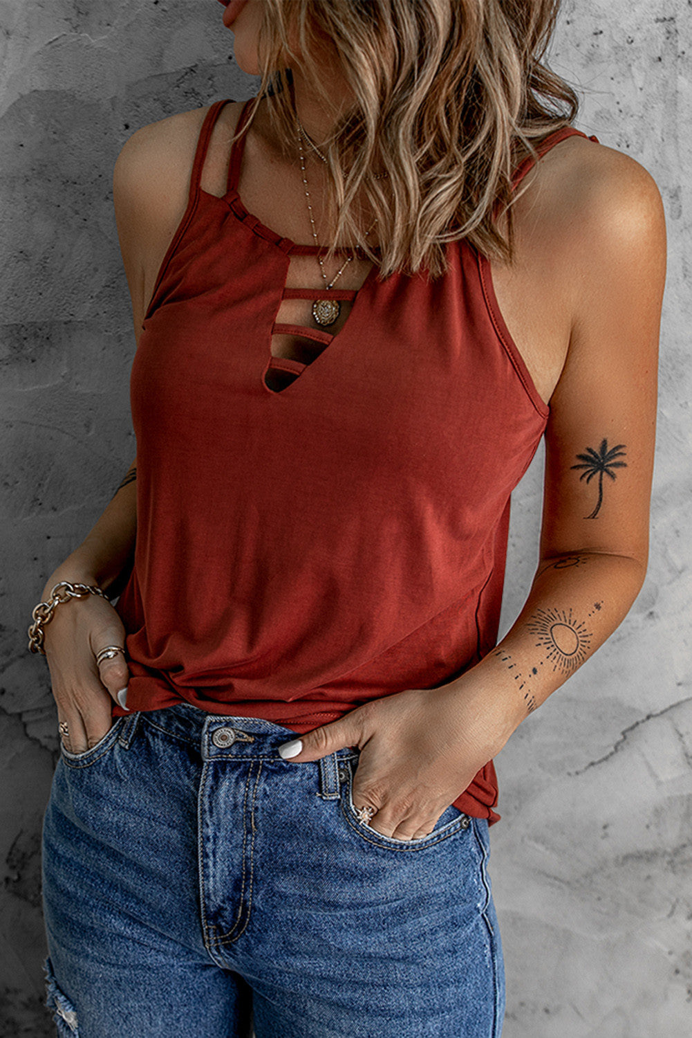 Red Ladder Hollow-out Tank Top Item NO.: 5122