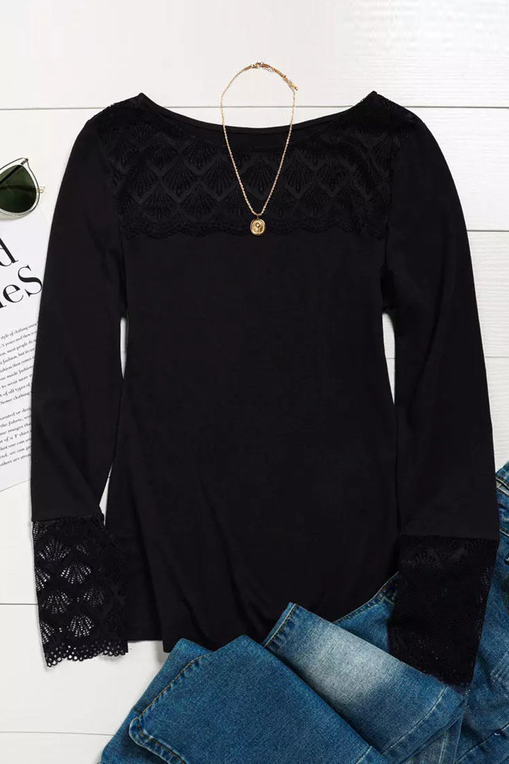 Black Lace Crochet Splicing O-neck Long Sleeve Top Item NO.: 7642
